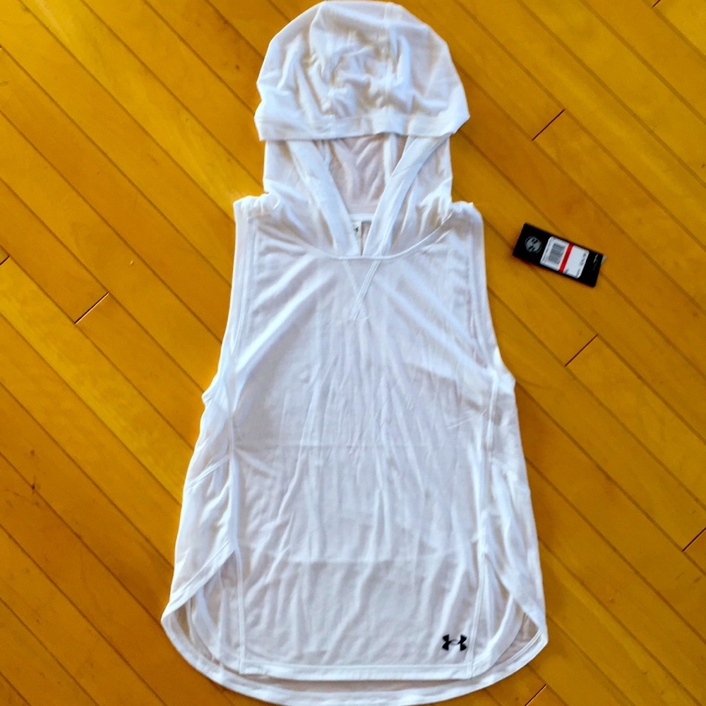 NWOT!✨XS Under armour women’s tank with hood✨